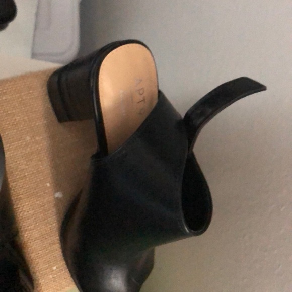 Women’s shoes size 8 med Apt 9 - Picture 3 of 4